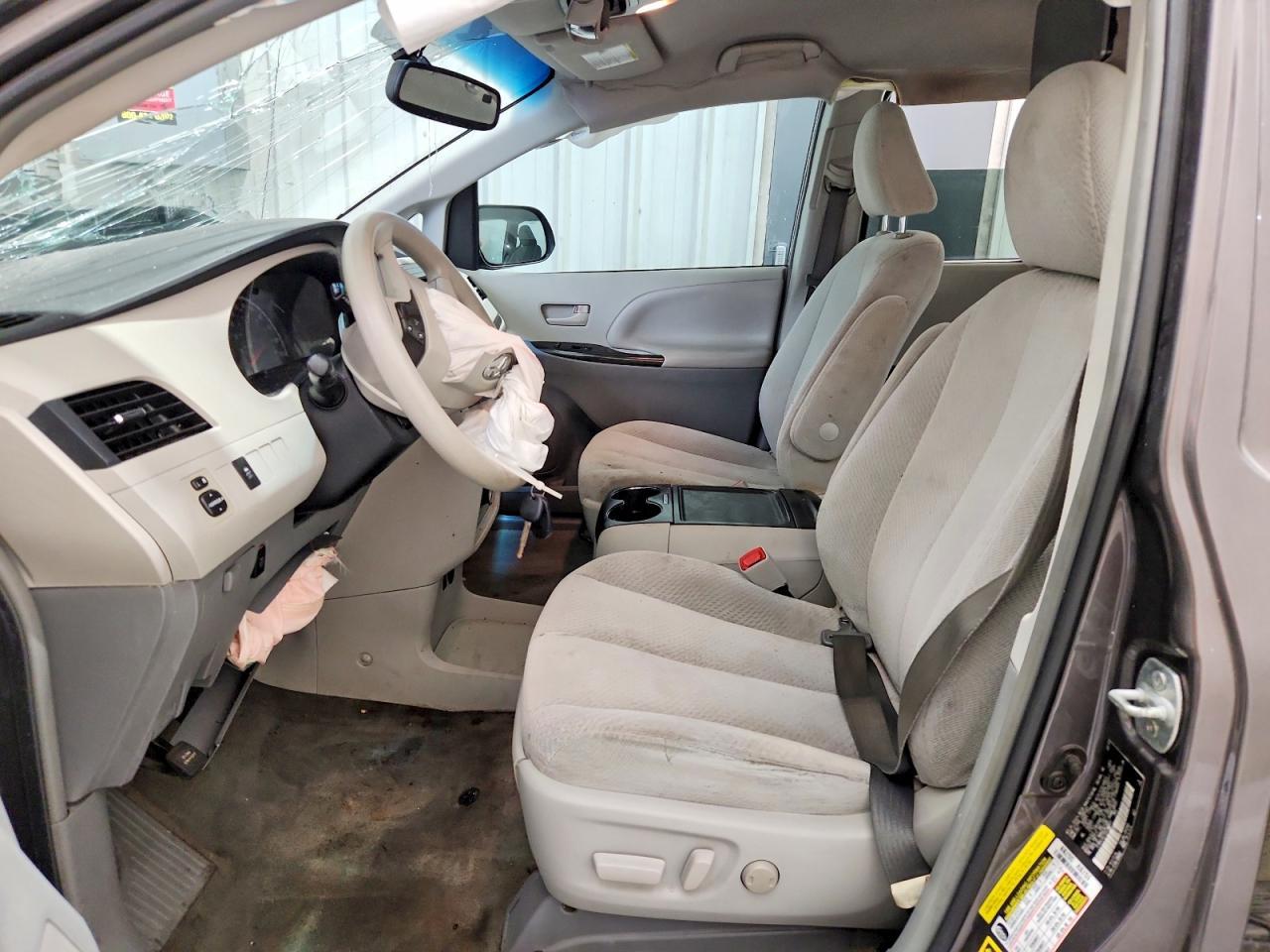 2013 TOYOTA SIENNA