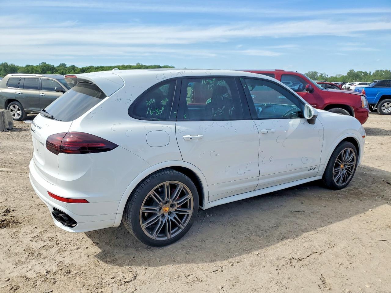 2017 PORSCHE CAYENNE