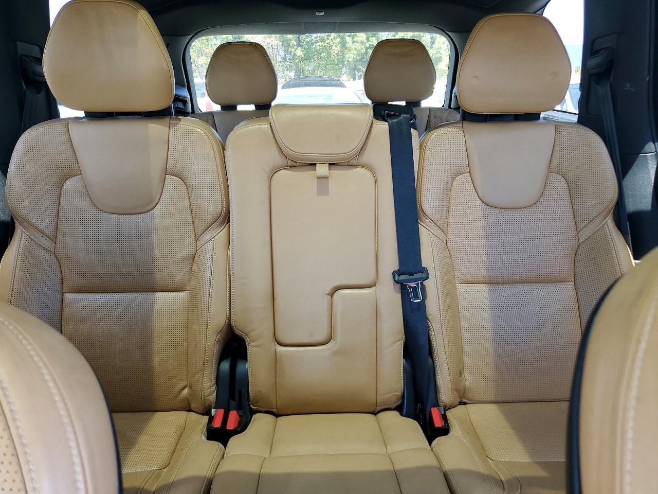 2016 VOLVO XC90