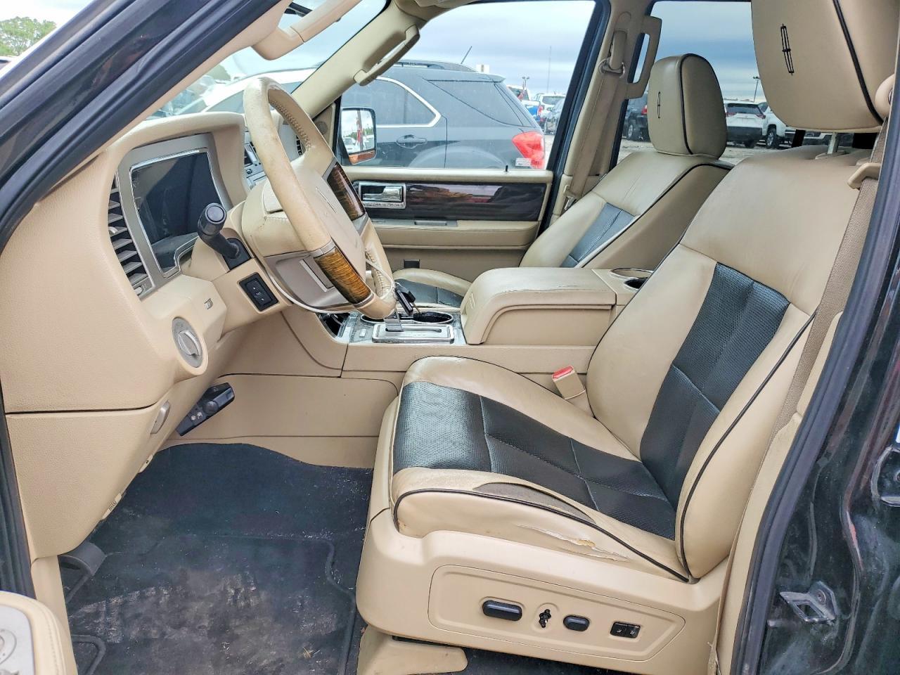 2010 LINCOLN Navigator