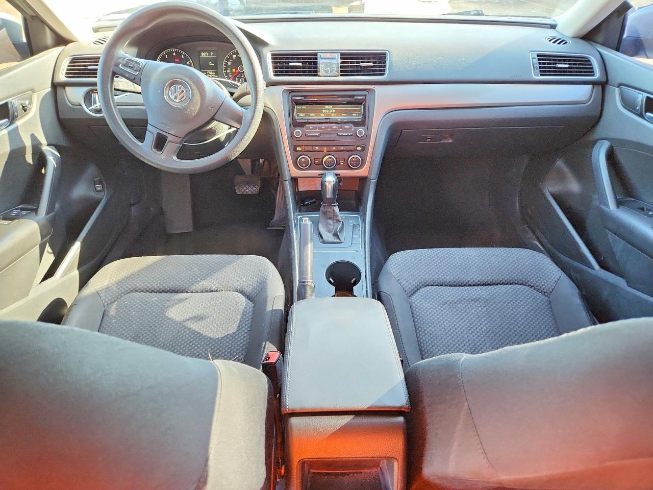 2012 VOLKSWAGEN Passat