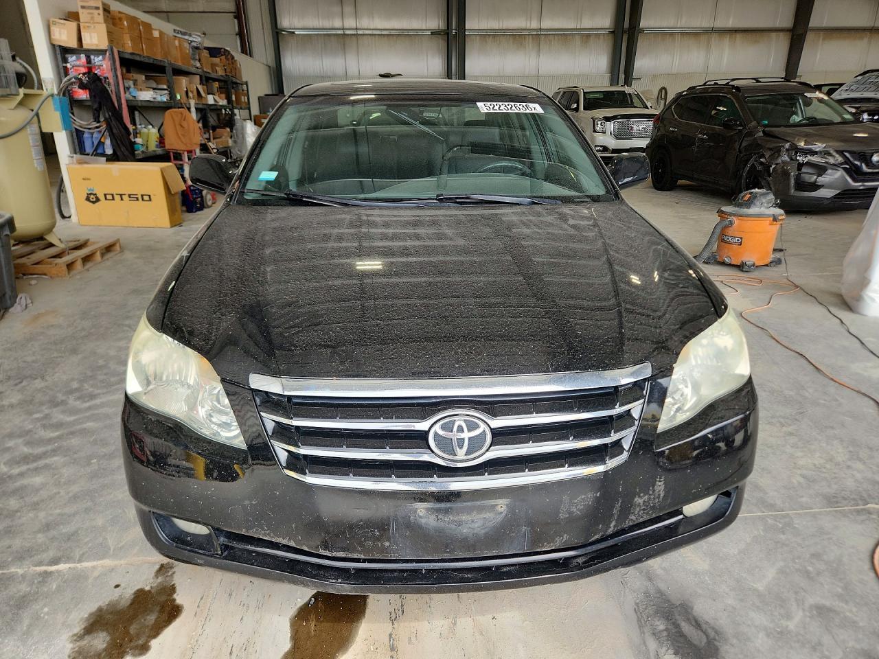 2005 TOYOTA Avalon