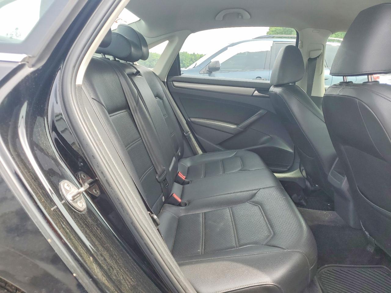 2015 VOLKSWAGEN Passat