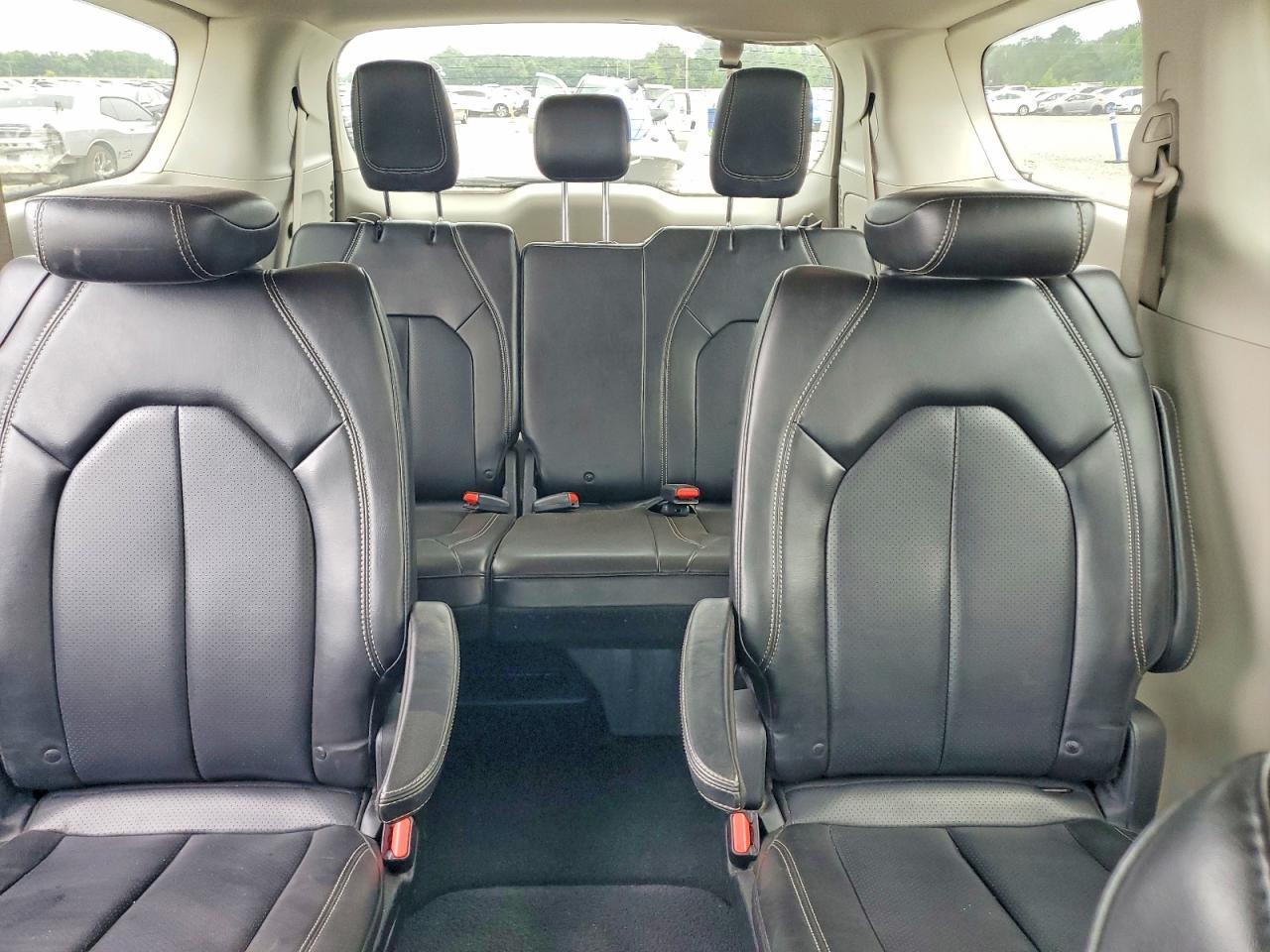 2020 CHRYSLER Voyager