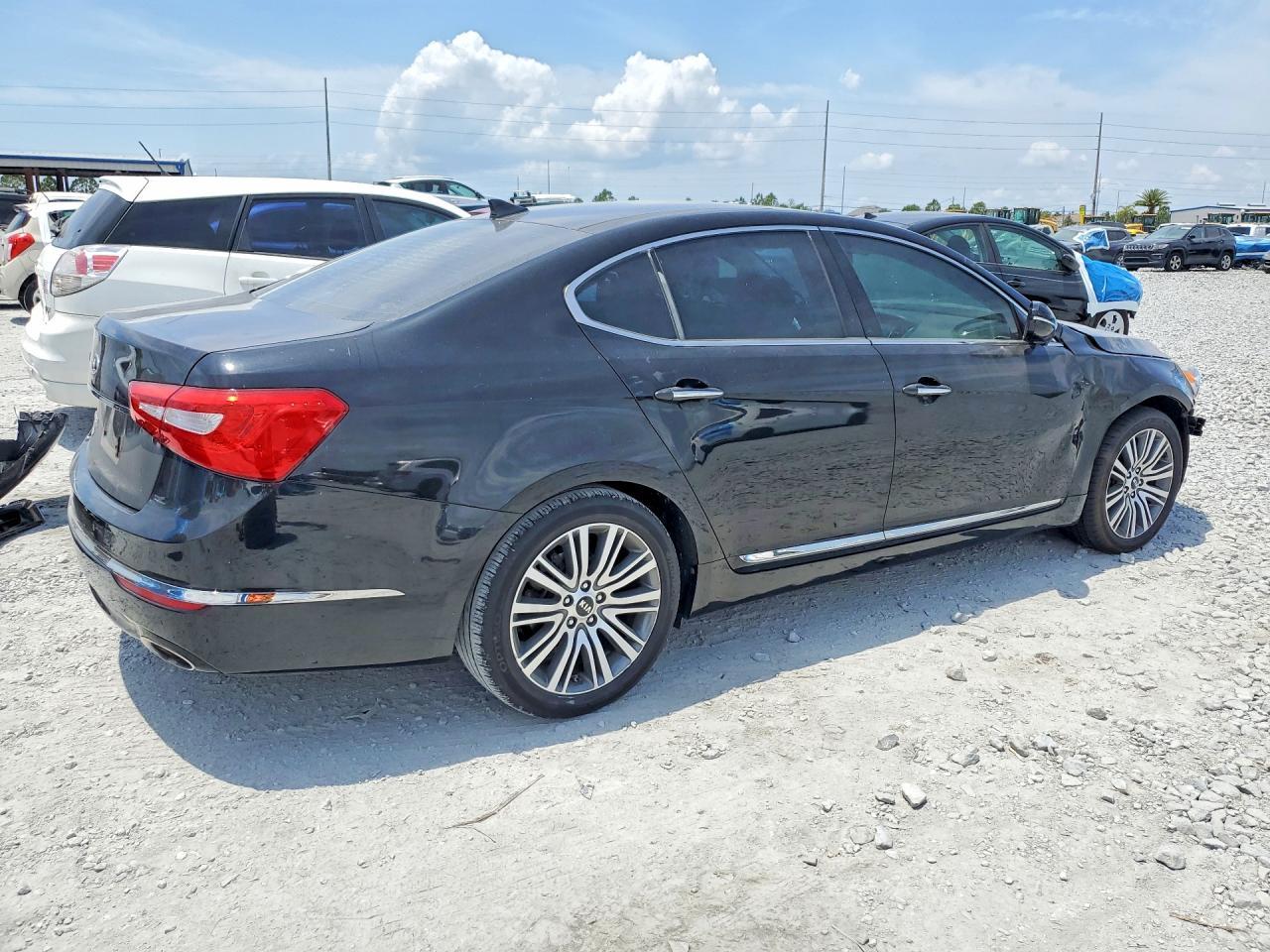 2016 KIA Cadenza