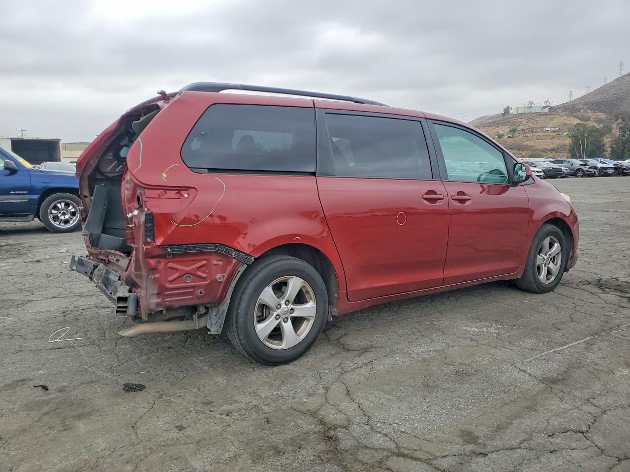 2017 TOYOTA SIENNA