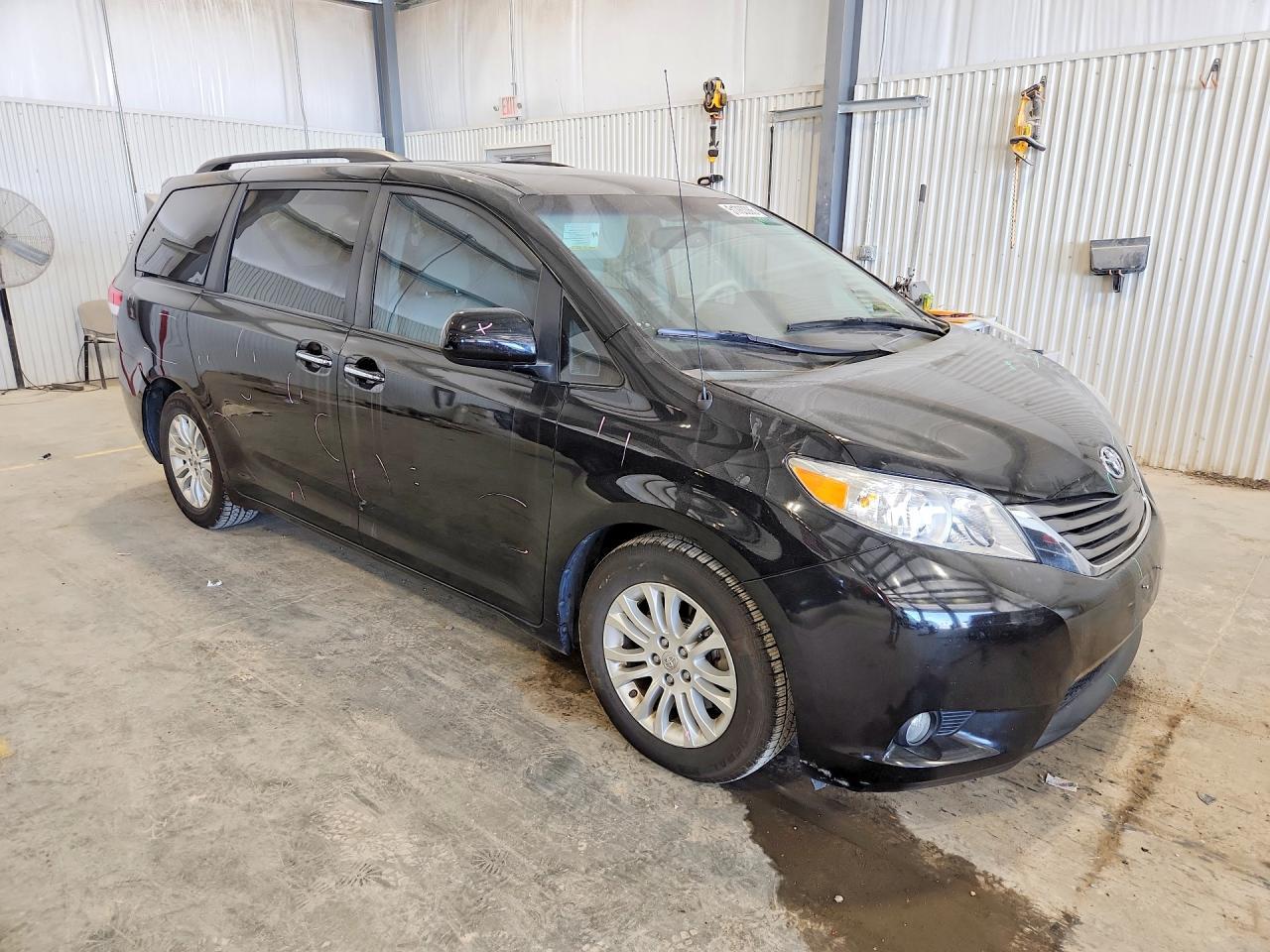 2013 TOYOTA SIENNA
