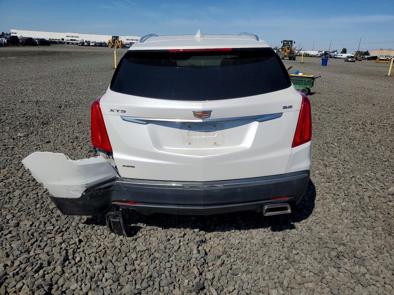 2017 CADILLAC XT5