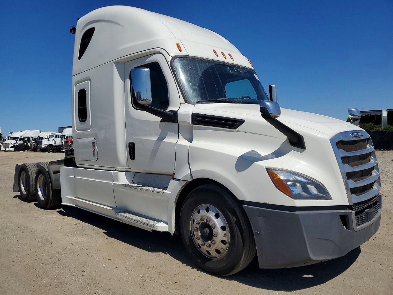 2020 FREIGHTLINER CASCADIA 126