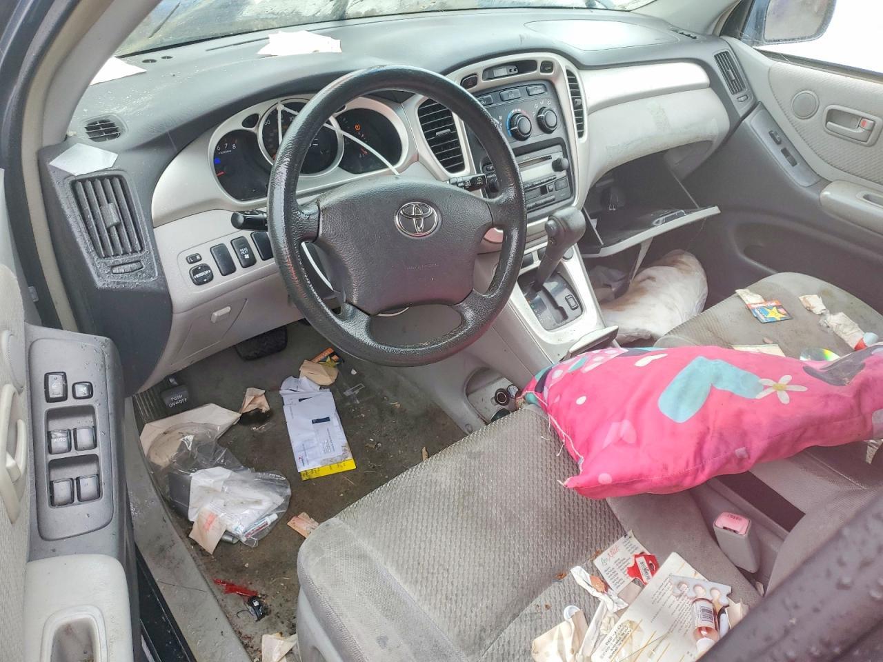 2004 TOYOTA HIGHLANDER