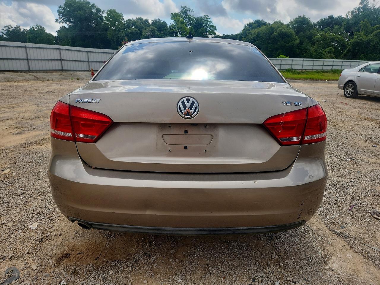 2015 VOLKSWAGEN Passat
