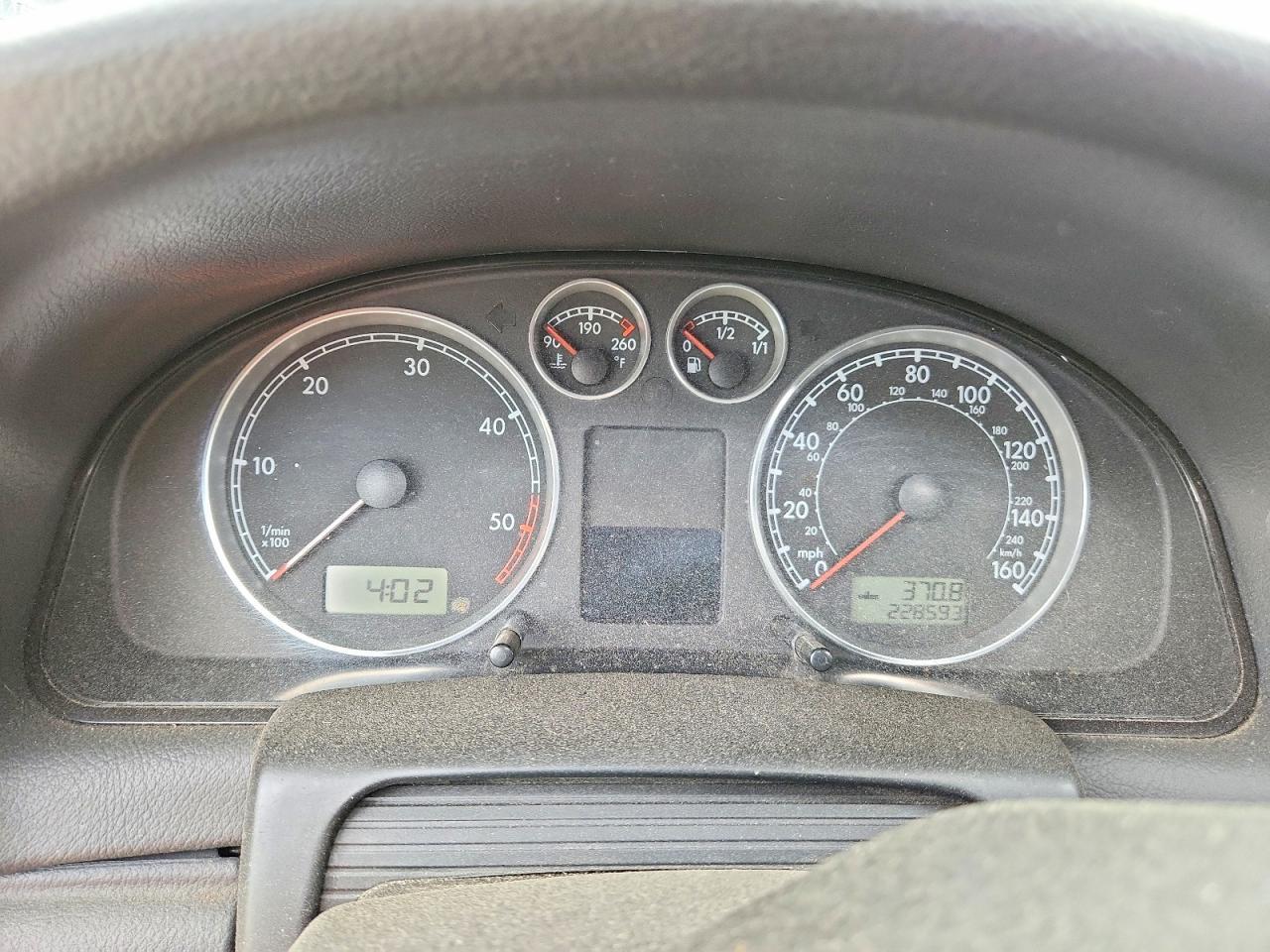 2005 VOLKSWAGEN Passat