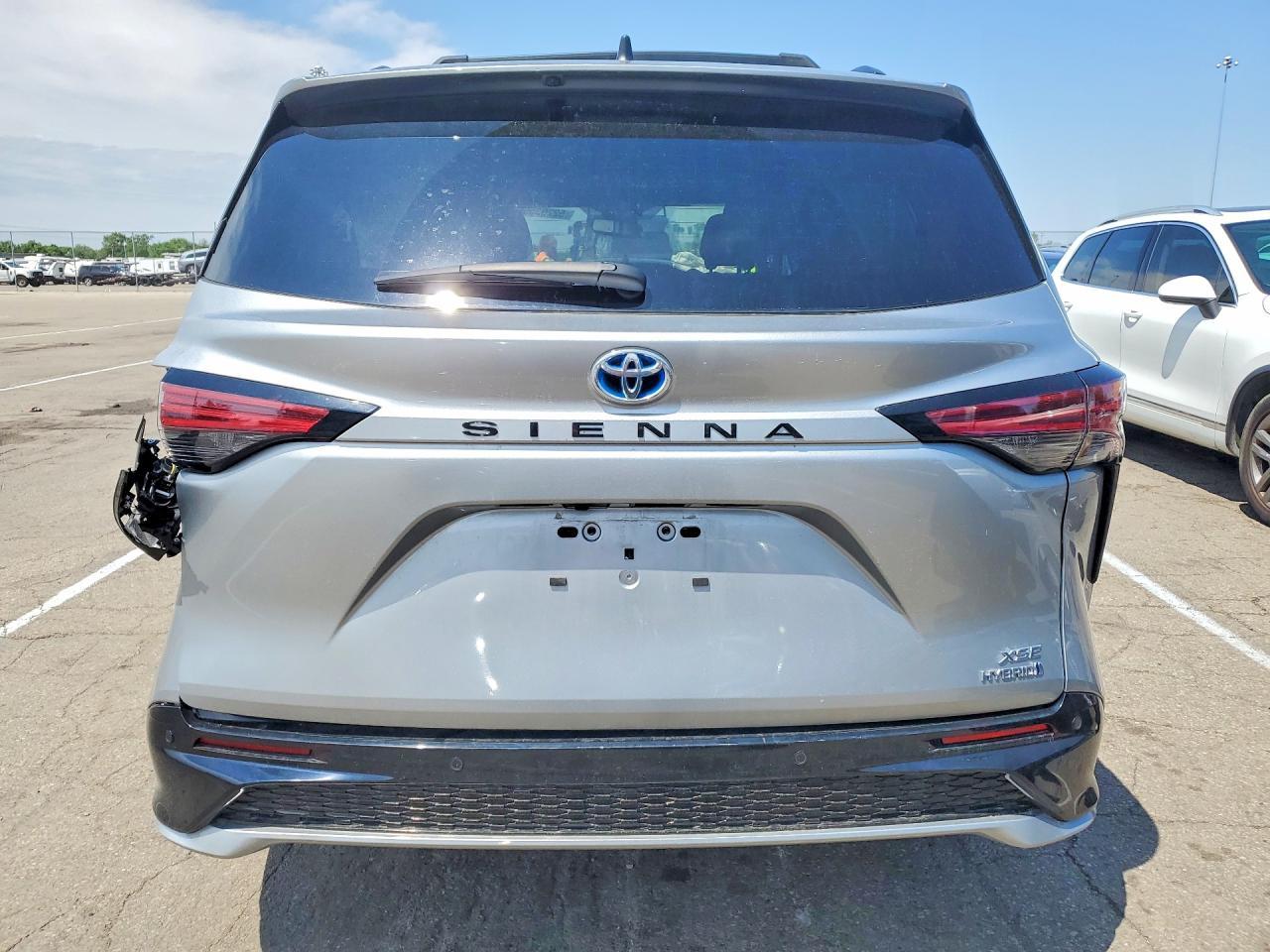 2024 TOYOTA SIENNA