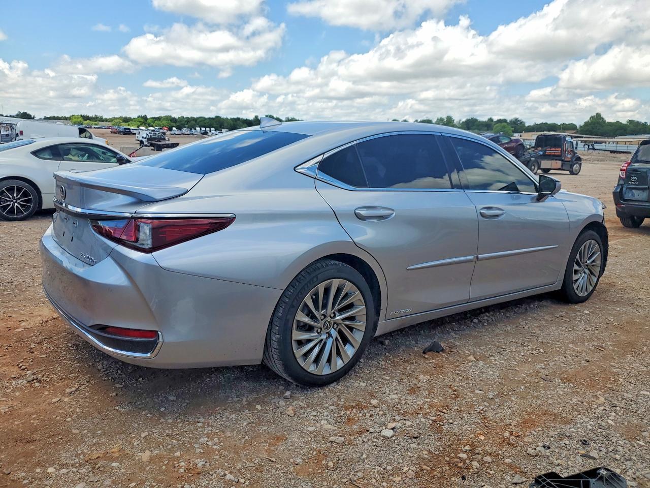 2022 LEXUS ES 300H