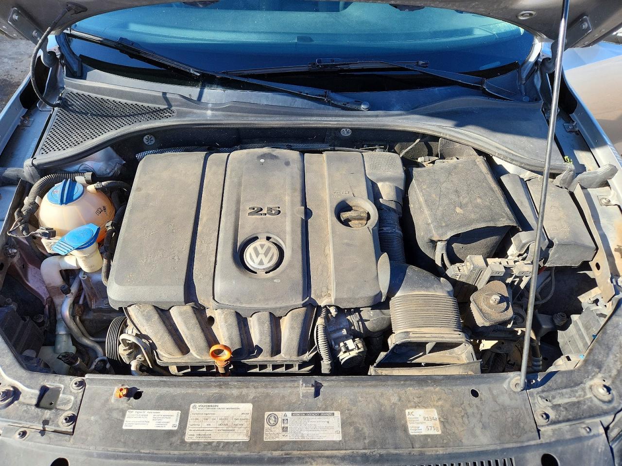 2012 VOLKSWAGEN Passat