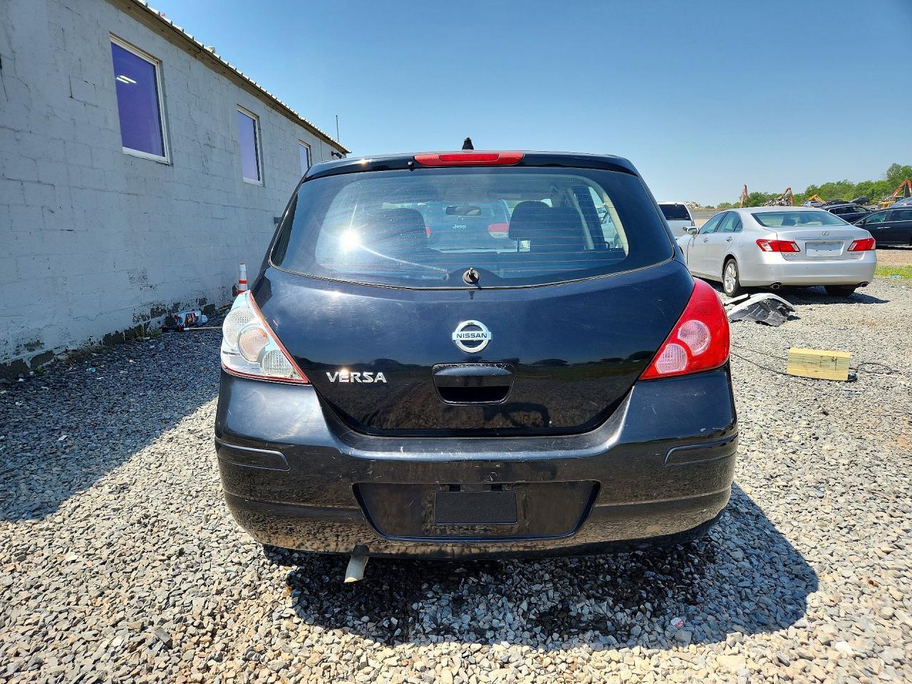 2011 NISSAN VERSA