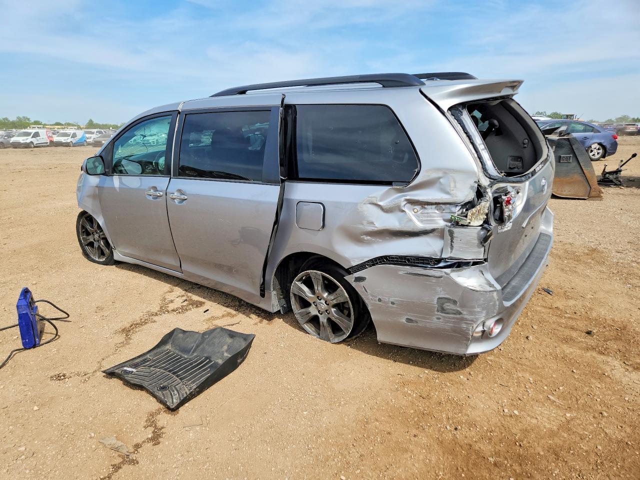 2017 TOYOTA SIENNA