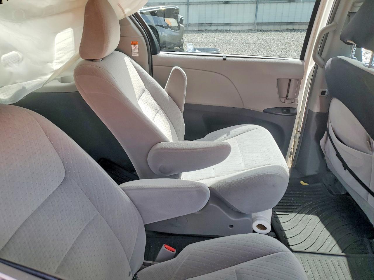 2016 TOYOTA SIENNA