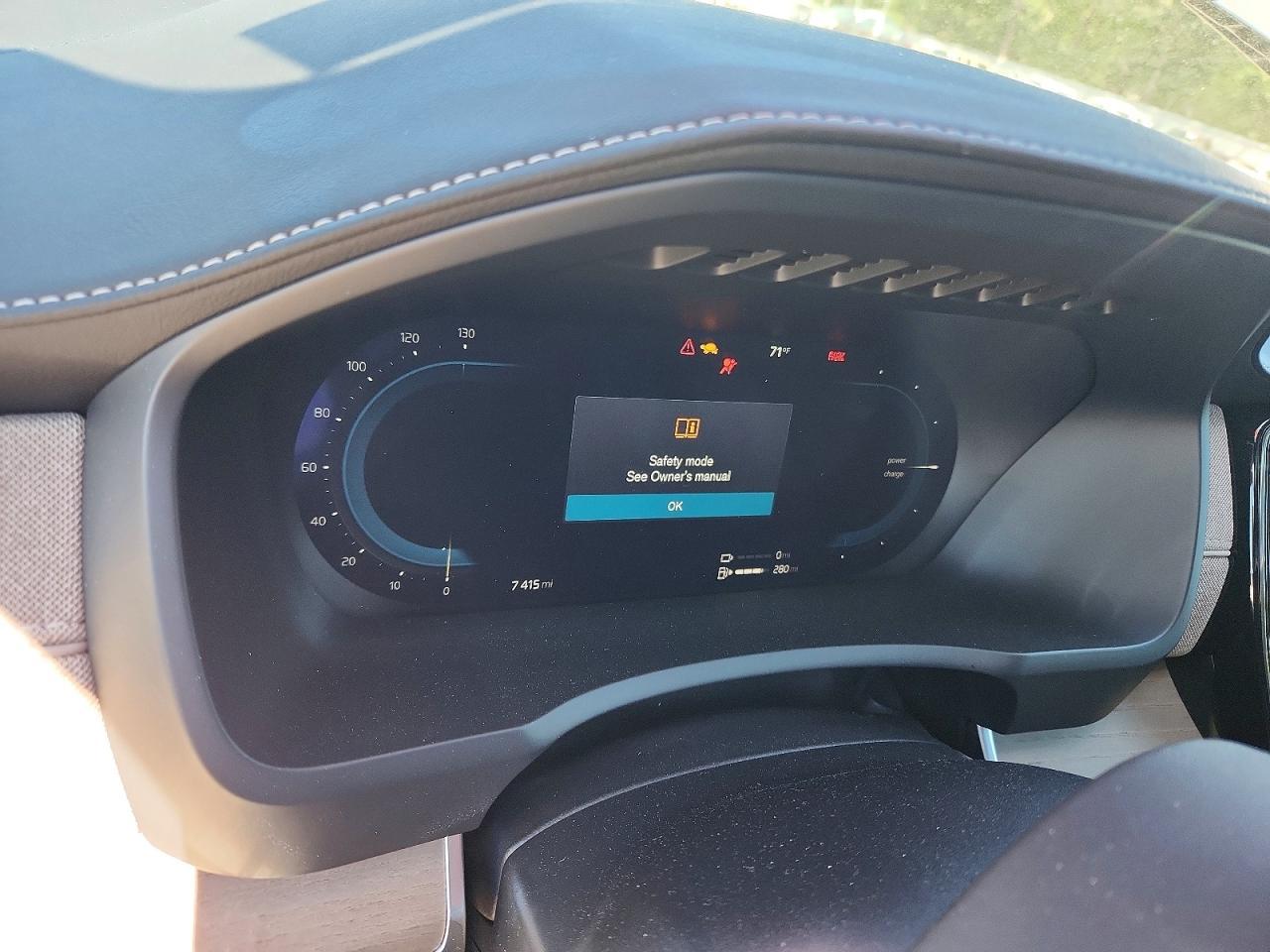 2025 VOLVO XC90