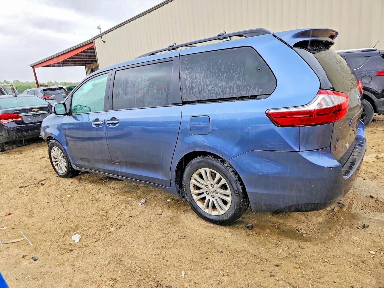 2015 TOYOTA SIENNA