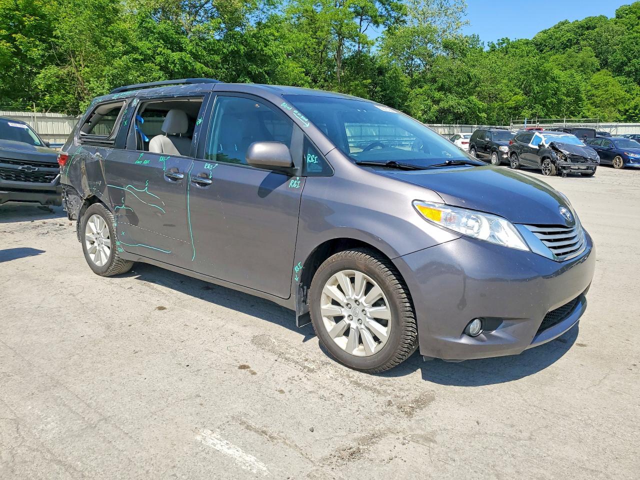 2015 TOYOTA SIENNA