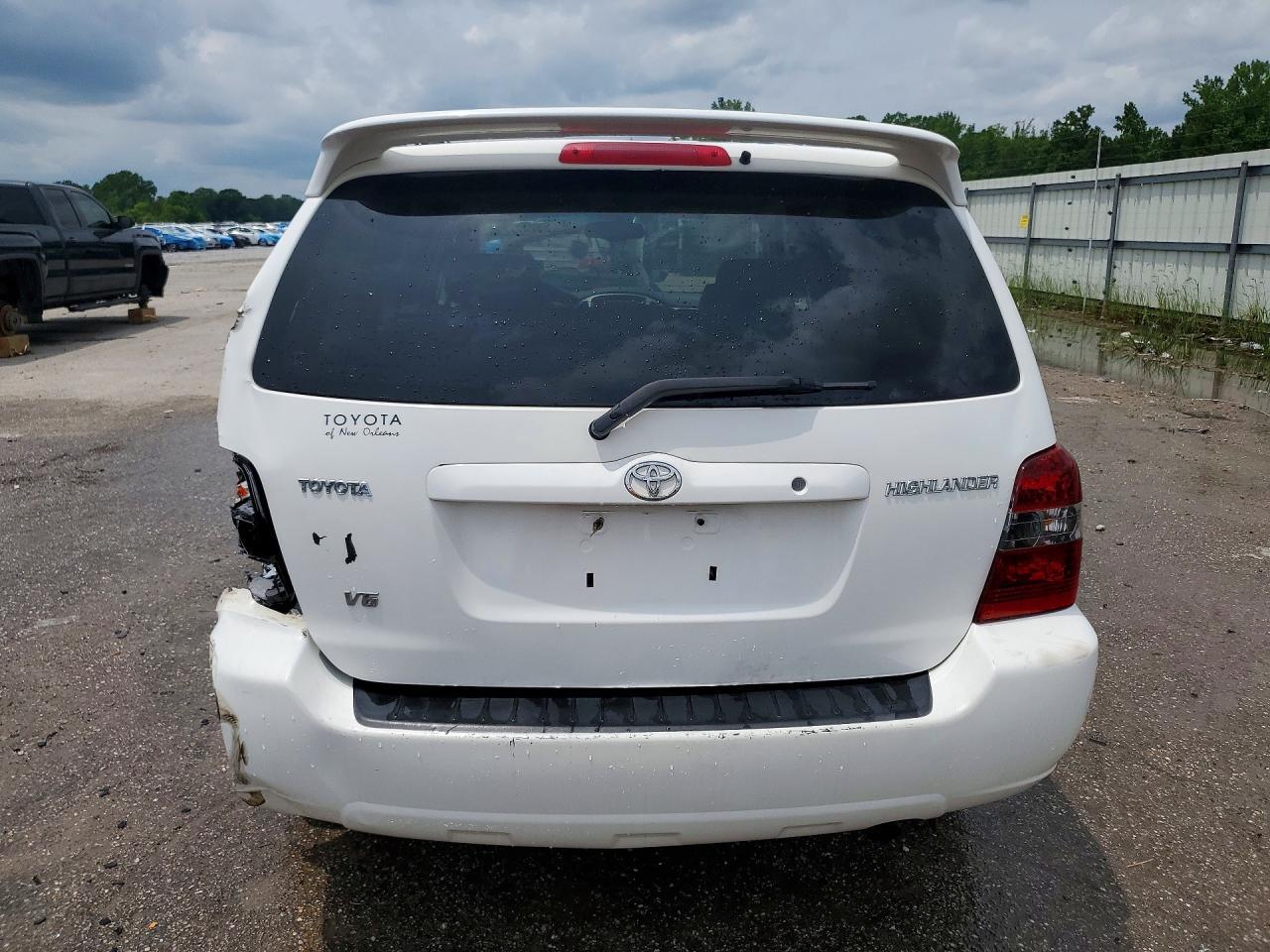 2004 TOYOTA HIGHLANDER