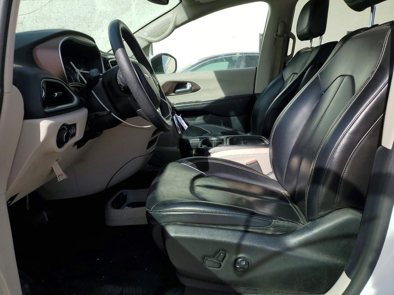 2020 CHRYSLER Voyager