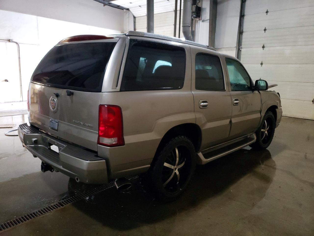 2002 CADILLAC ESCALADE