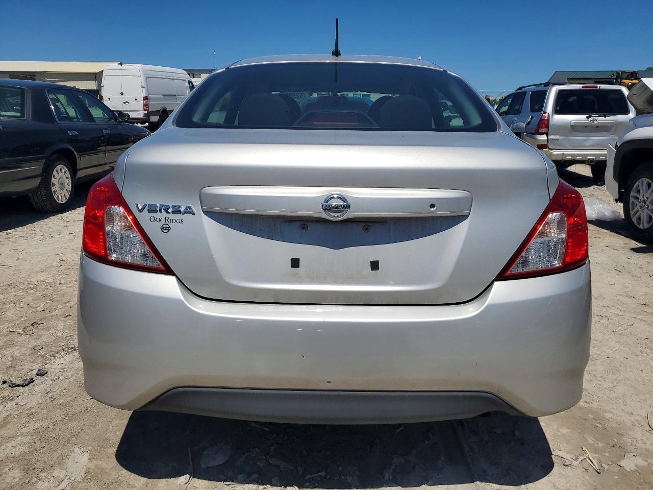 2016 NISSAN VERSA