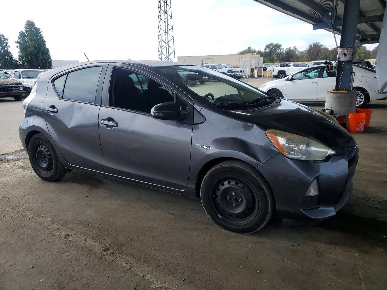 2014 TOYOTA Prius c