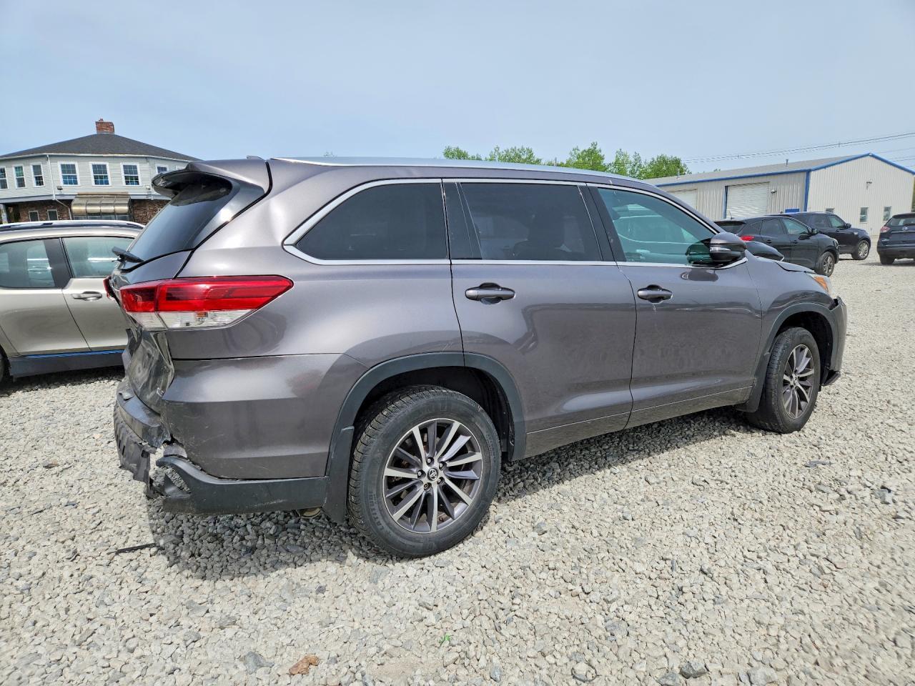2017 TOYOTA HIGHLANDER