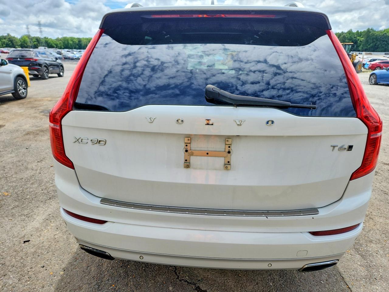 2017 VOLVO XC90