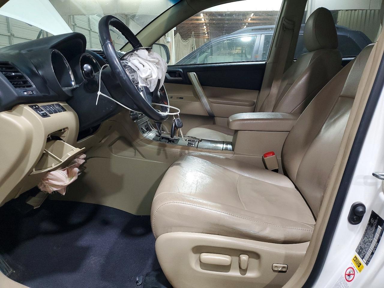 2011 TOYOTA HIGHLANDER