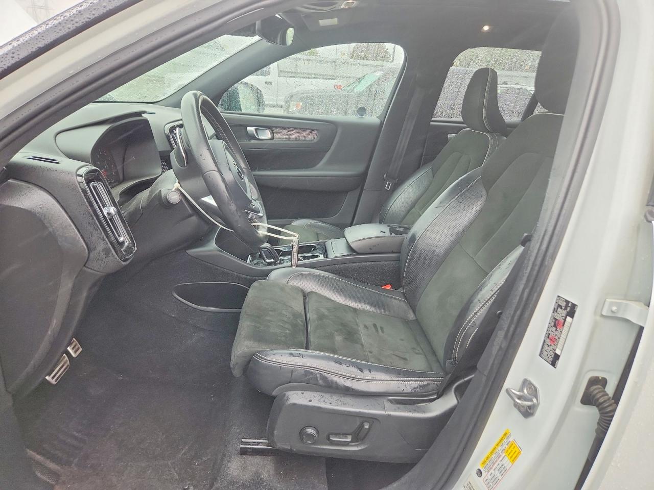2019 VOLVO XC40