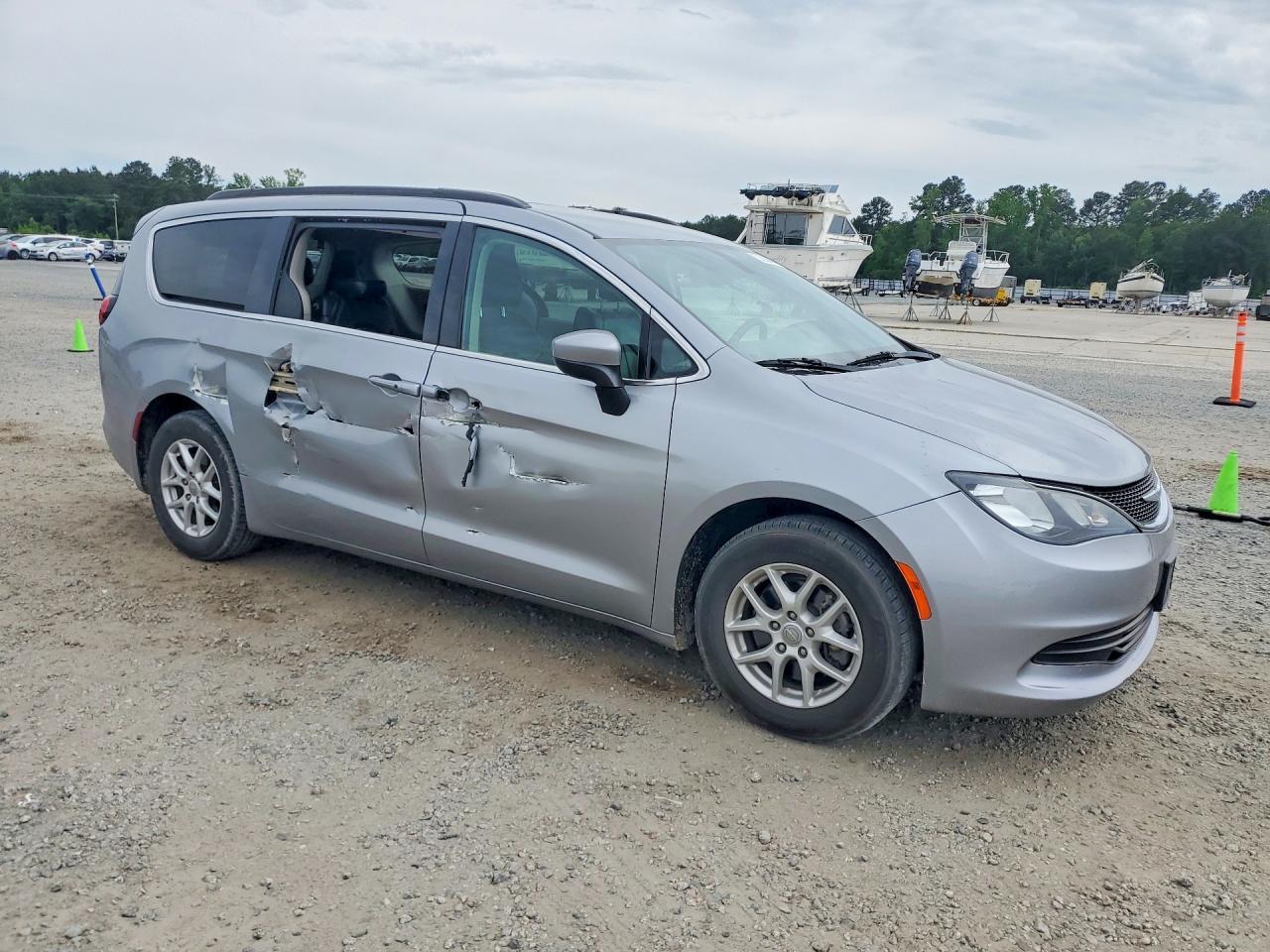2020 CHRYSLER Voyager