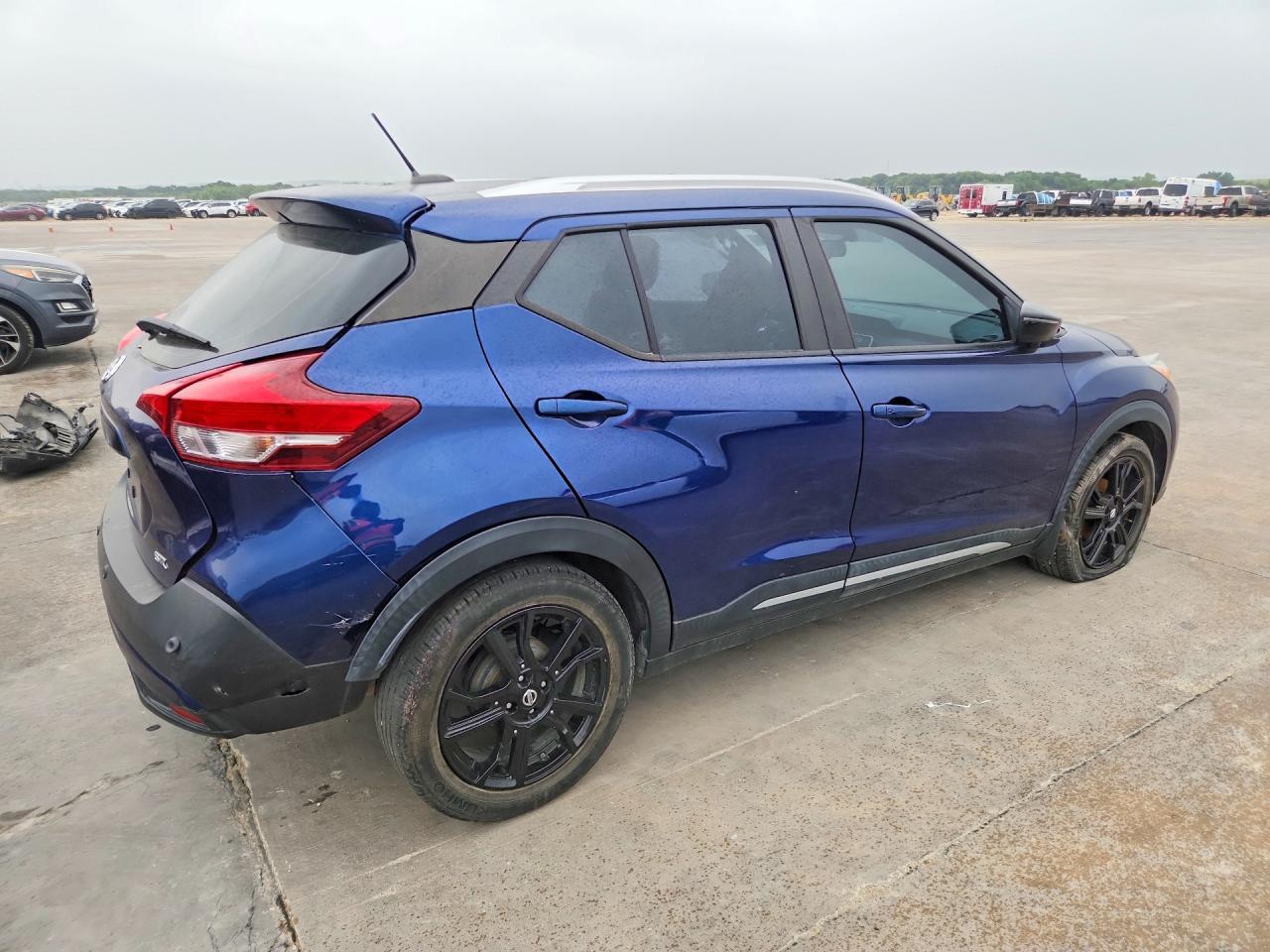 2020 NISSAN KICKS