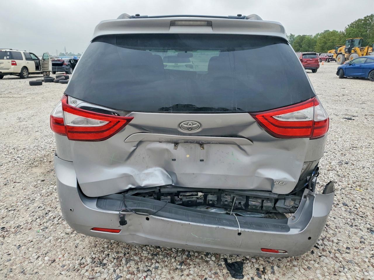 2017 TOYOTA SIENNA