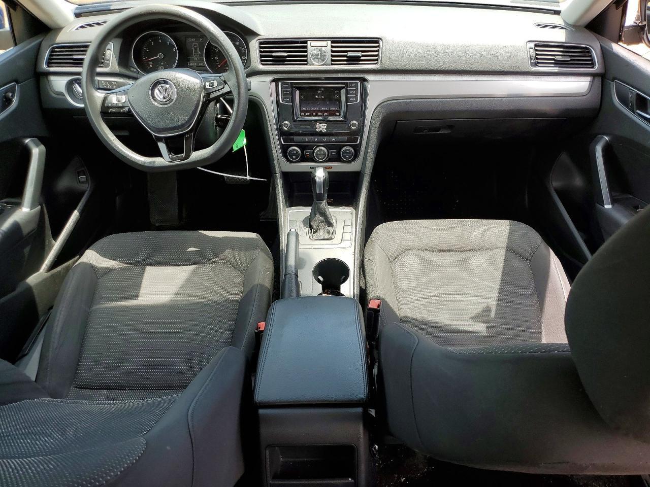 2017 VOLKSWAGEN Passat