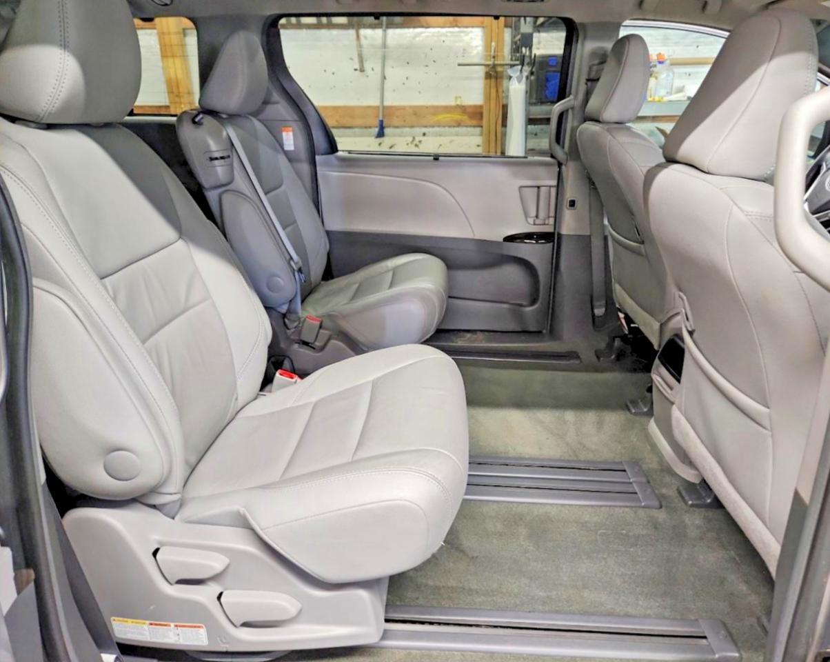 2017 TOYOTA SIENNA