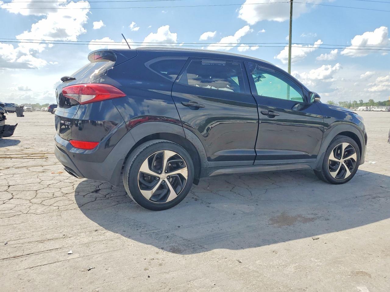 2016 HYUNDAI TUCSON