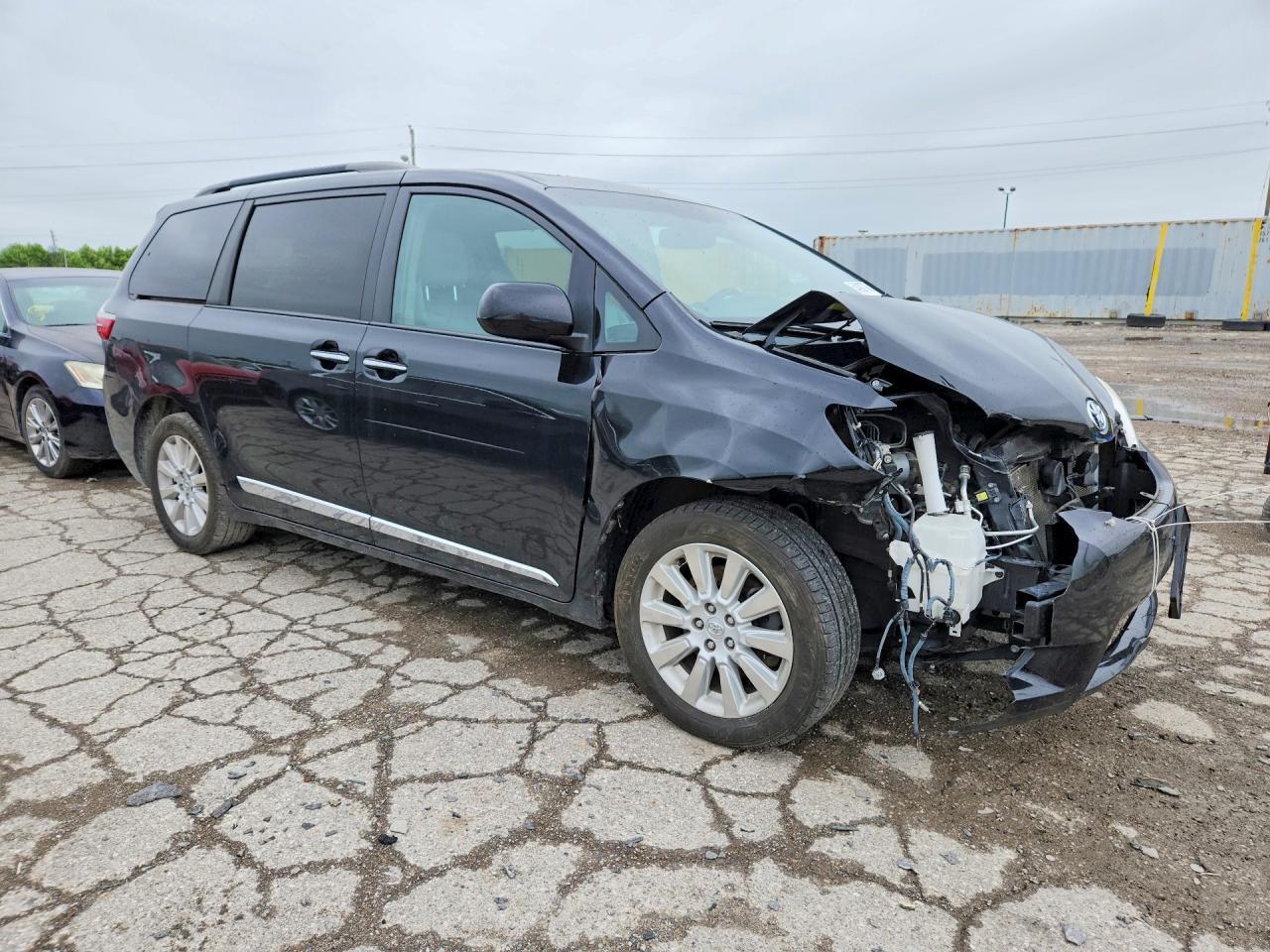 2015 TOYOTA SIENNA