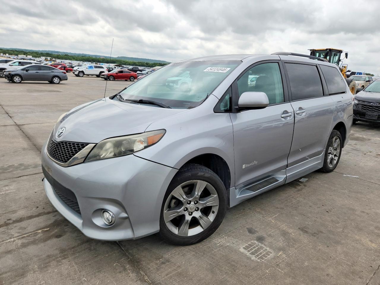 2012 TOYOTA SIENNA