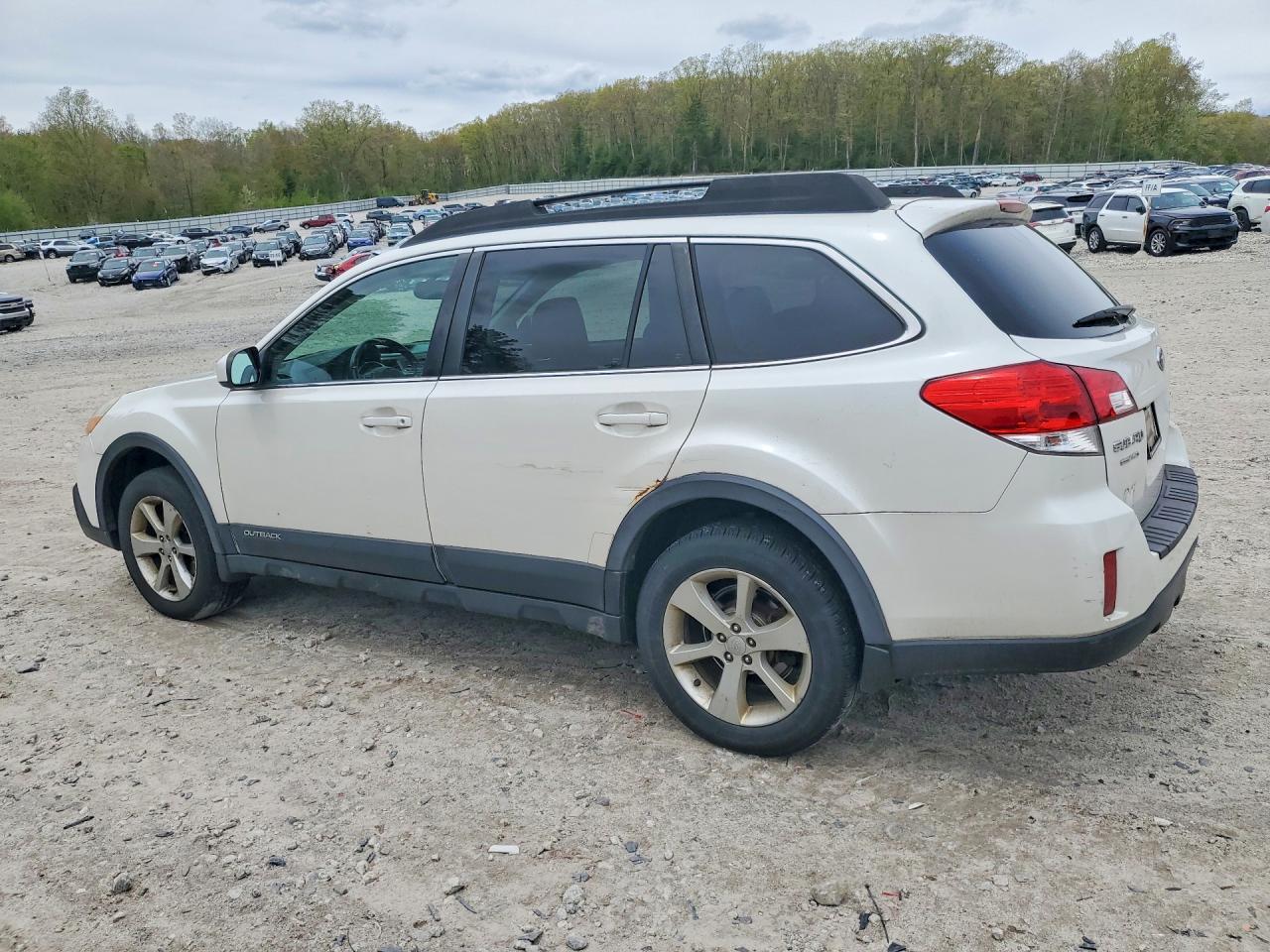 2013 SUBARU Outback