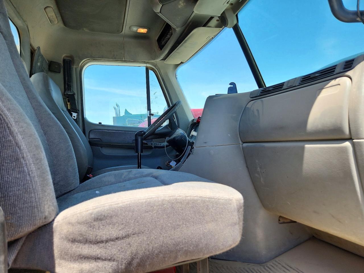 2003 FREIGHTLINER Columbia