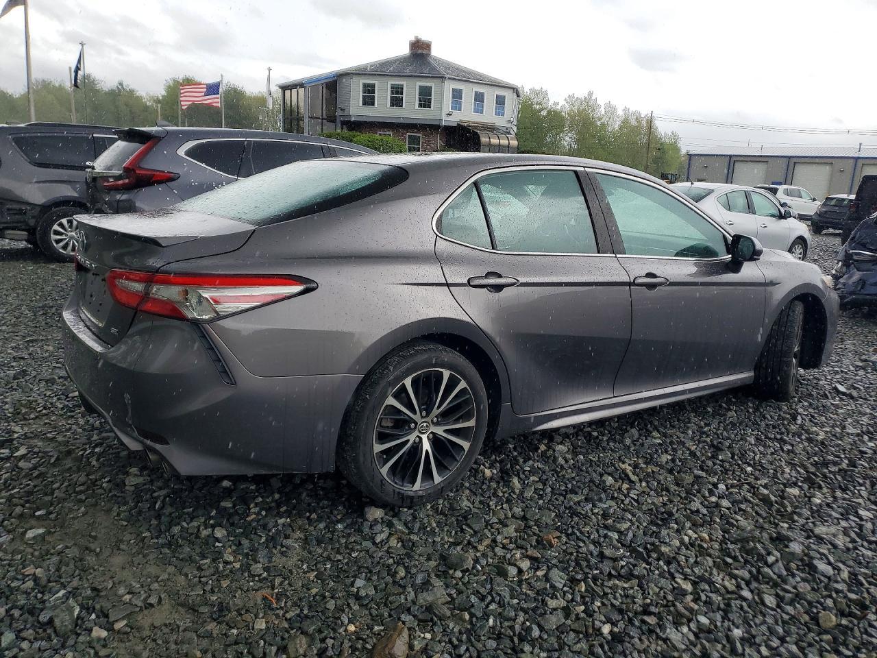 2018 TOYOTA CAMRY