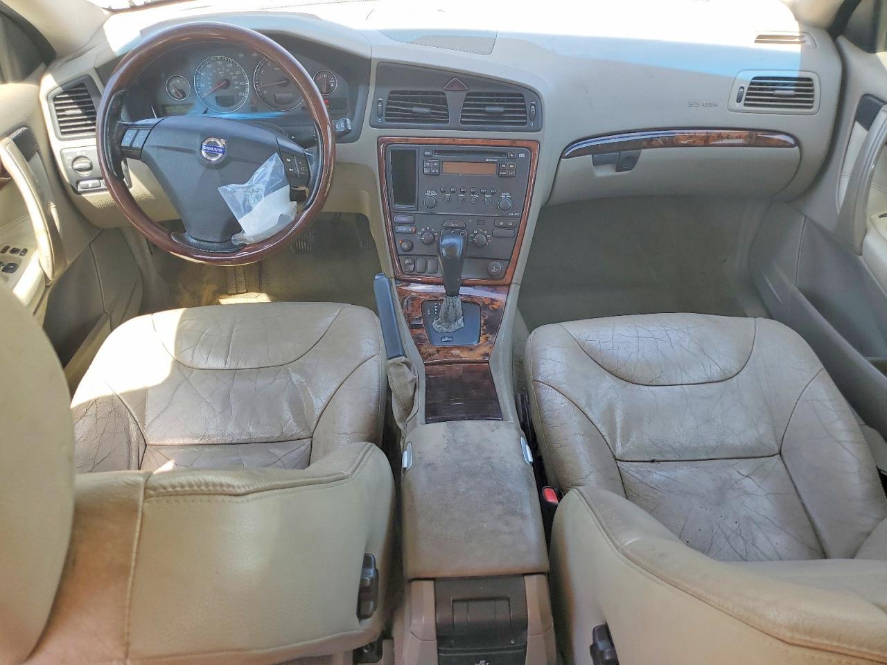 2005 VOLVO V70