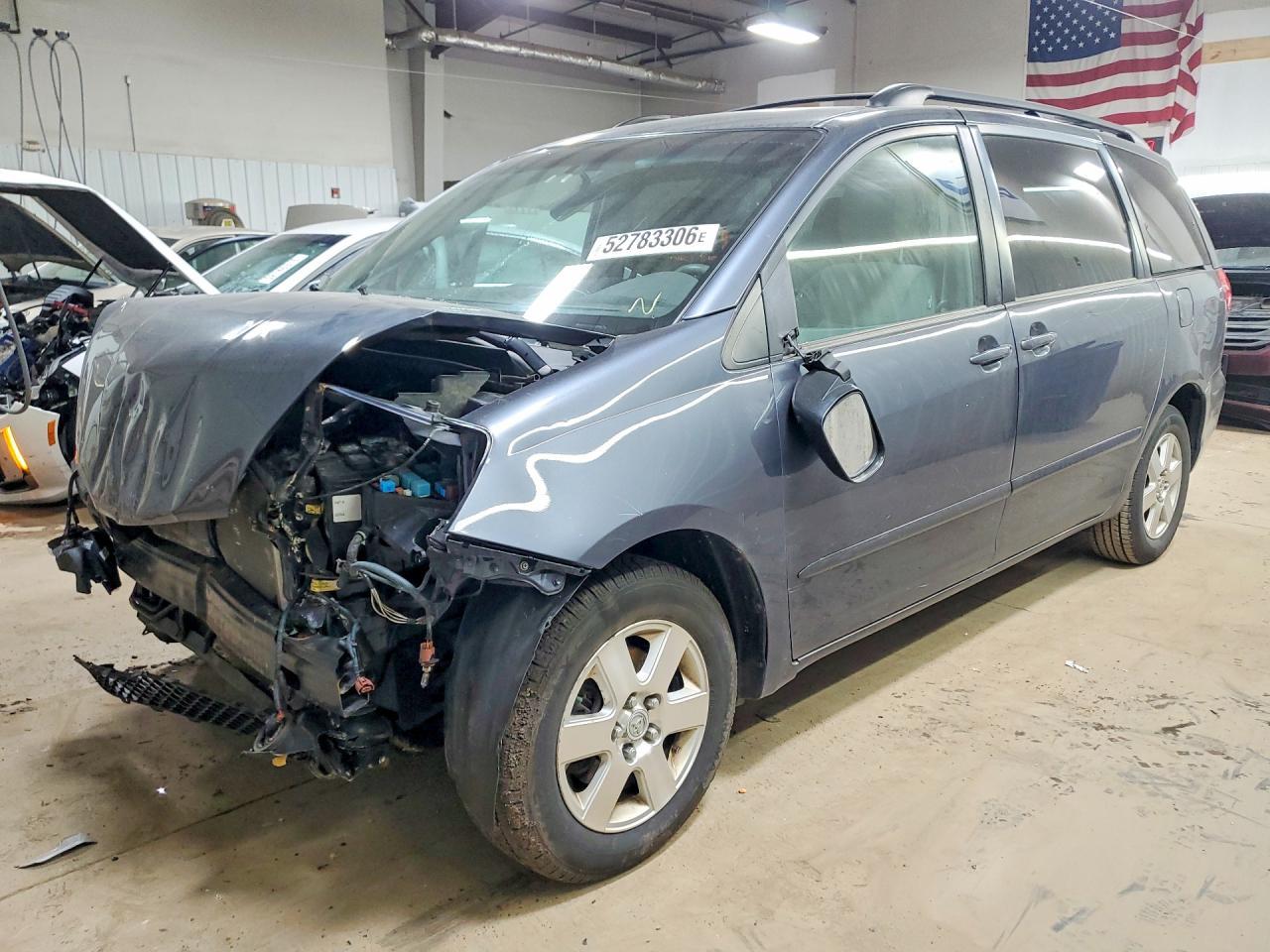 2010 TOYOTA SIENNA