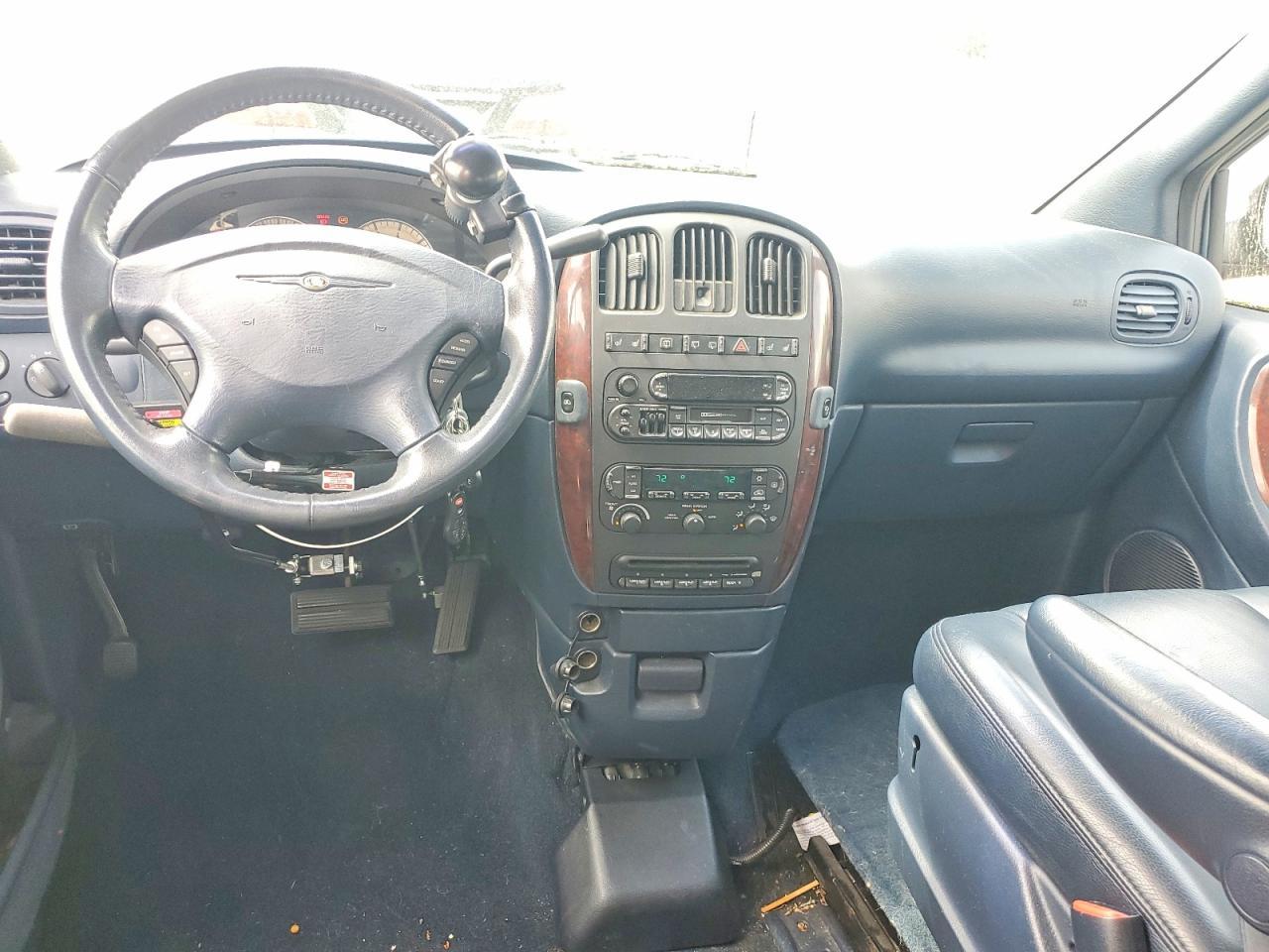 2002 CHRYSLER Town & Country