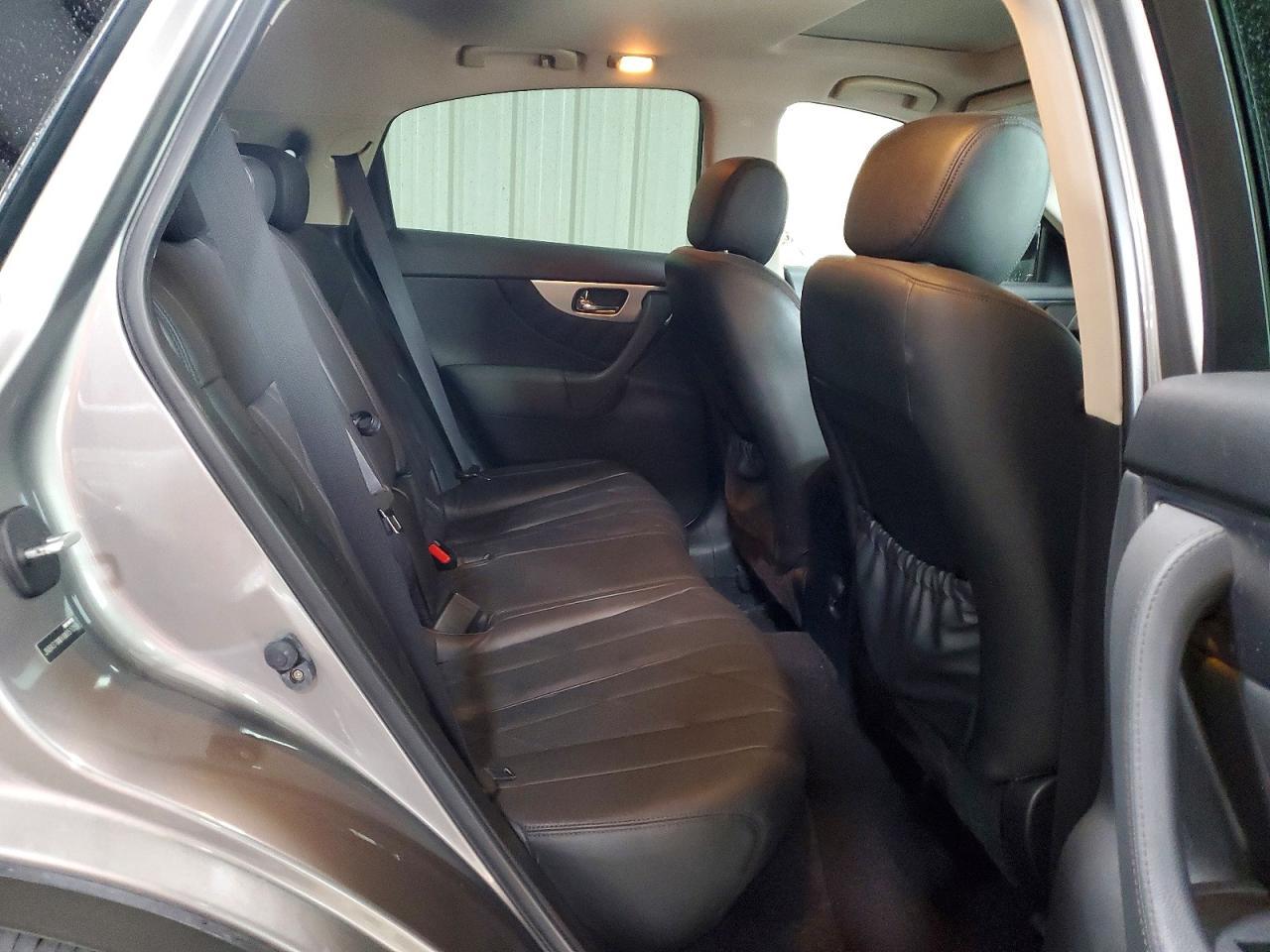 2010 INFINITI FX35