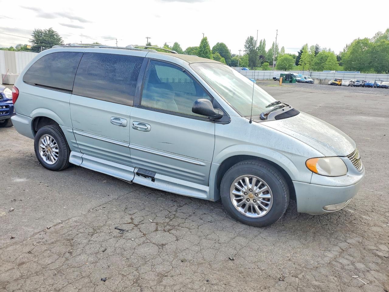 2002 CHRYSLER Town & Country